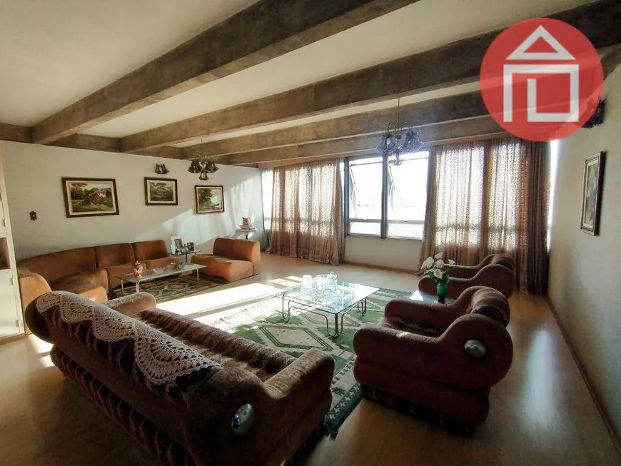 Foto 1 de Casa com 4 Quartos para alugar, 400m² em Centro, Bragança Paulista
