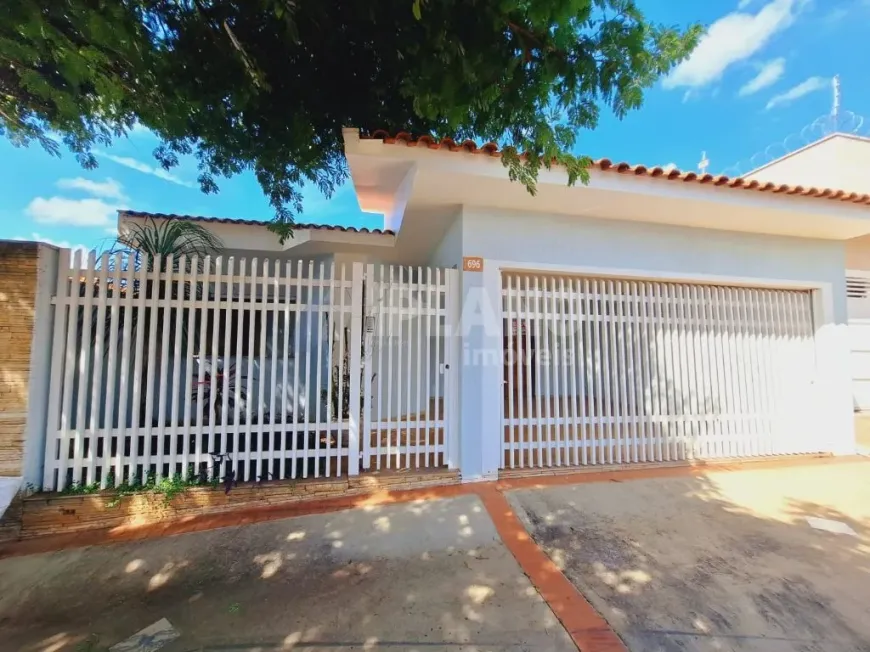 Foto 1 de Casa com 3 Quartos para venda ou aluguel, 167m² em Residencial Itamarati, São Carlos