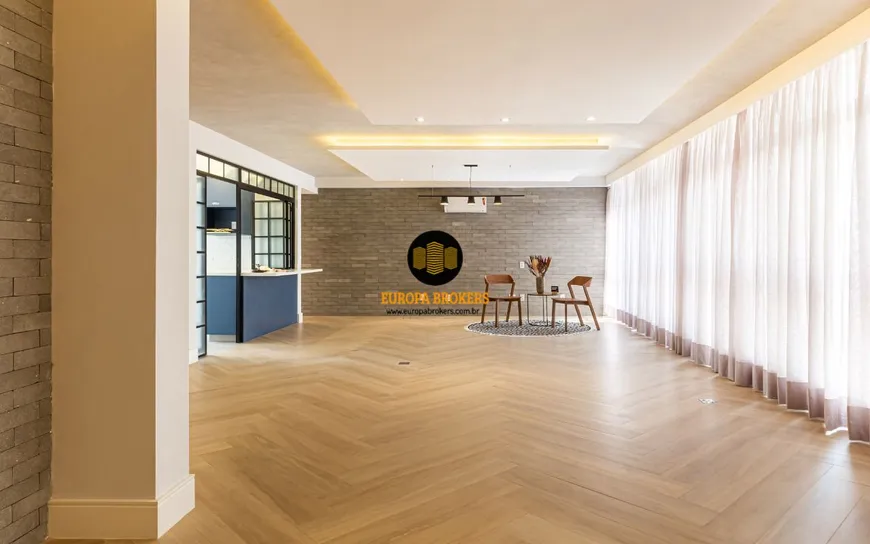 Foto 1 de Apartamento com 3 Quartos à venda, 194m² em Cerqueira César, São Paulo