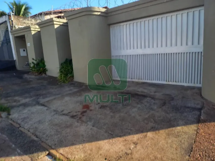 Foto 1 de Casa com 3 Quartos para alugar, 130m² em Jardim Patrícia, Uberlândia