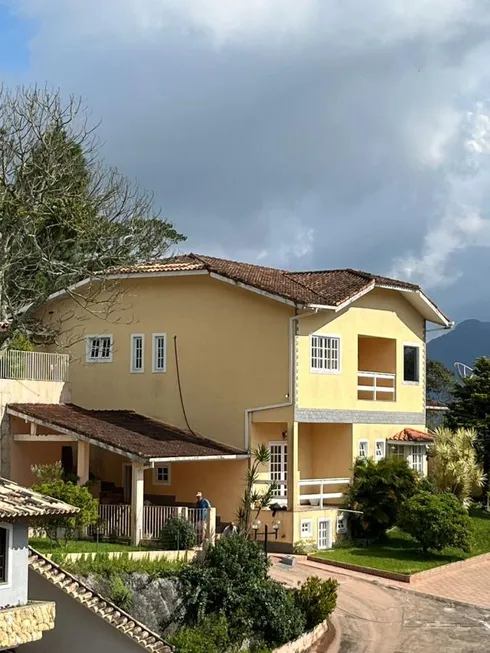 Foto 1 de Casa de Condomínio com 5 Quartos à venda, 368m² em Panorama, Teresópolis