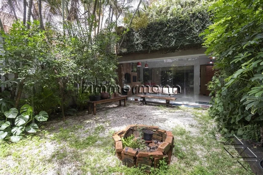 Foto 1 de Casa com 3 Quartos à venda, 300m² em Pinheiros, São Paulo