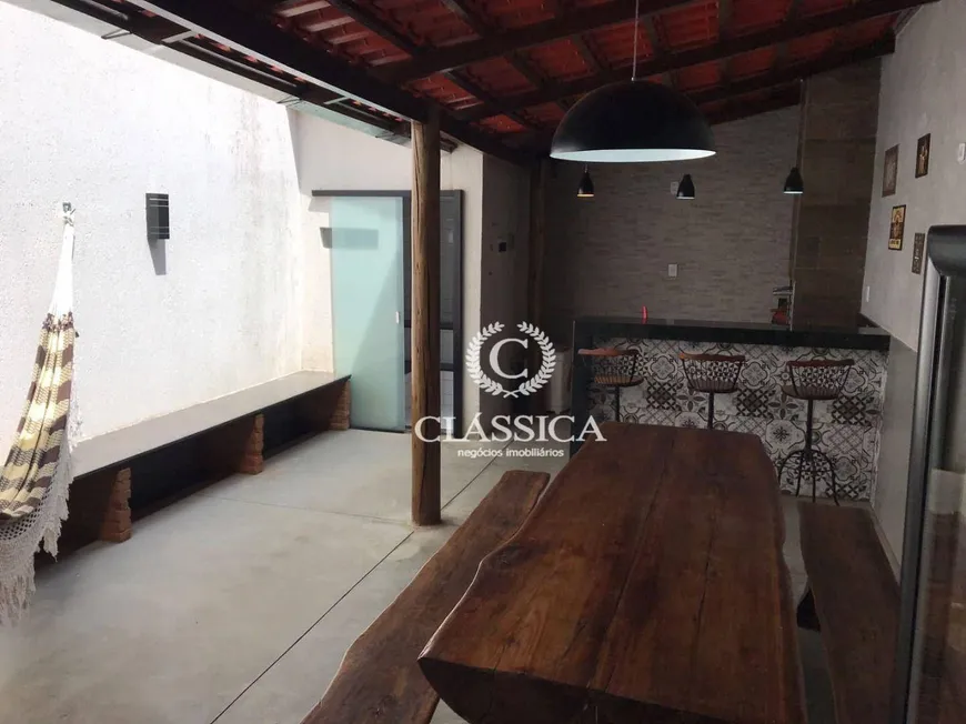 Foto 1 de Casa com 2 Quartos à venda, 120m² em Icaivera, Contagem