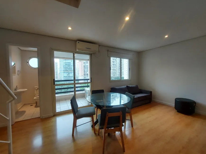 Foto 1 de Apartamento com 2 Quartos para alugar, 80m² em Vila Uberabinha, São Paulo