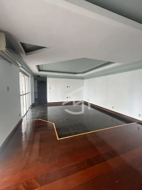 Foto 1 de Apartamento com 4 Quartos para alugar, 235m² em Nazaré, Belém