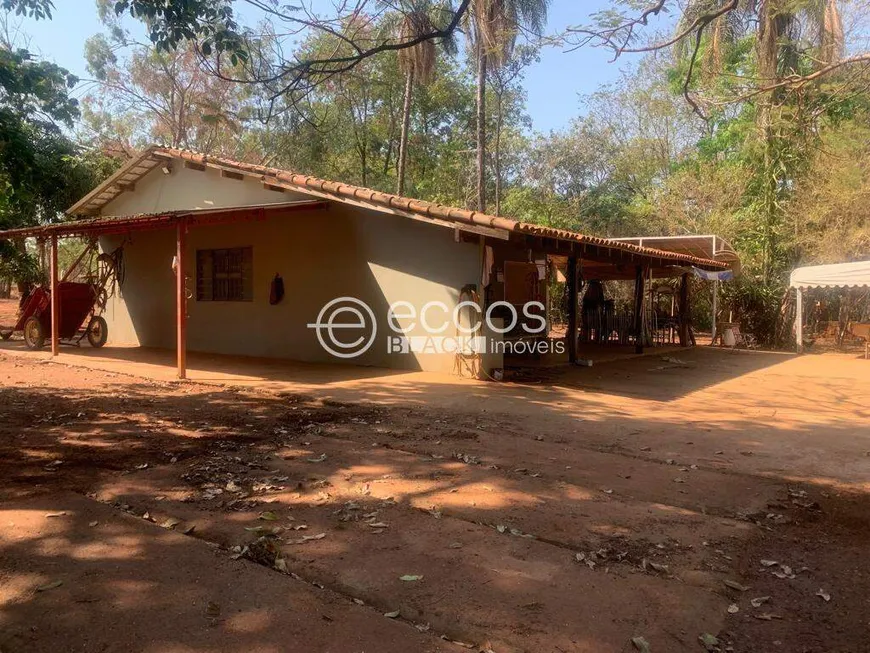 Foto 1 de Fazenda/Sítio com 2 Quartos à venda, 200m² em Jockey Camping, Uberlândia