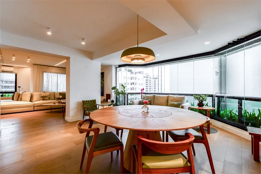 Foto 1 de Apartamento com 4 Quartos à venda, 193m² em Vila Uberabinha, São Paulo