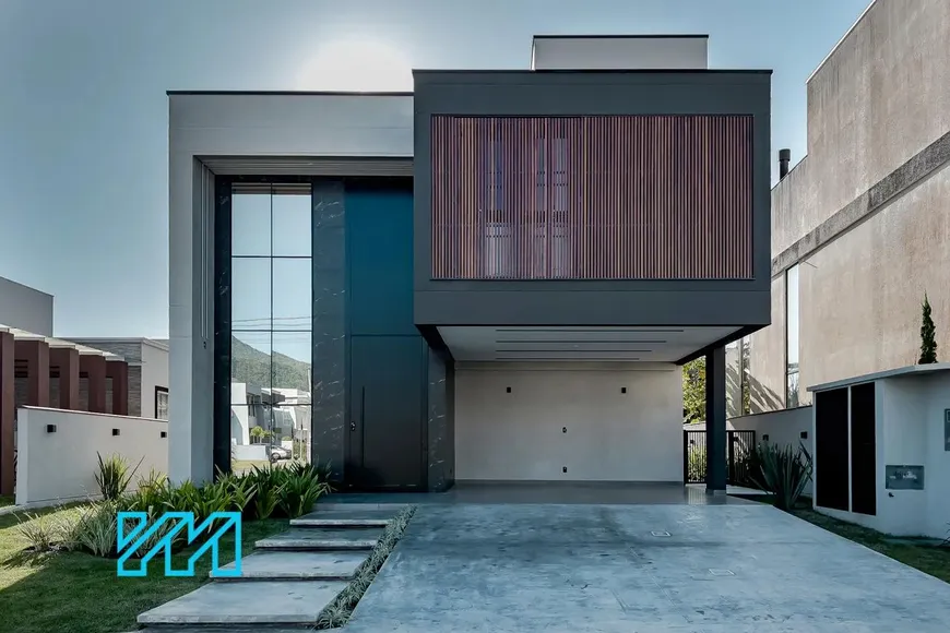 Foto 1 de Casa com 3 Quartos à venda, 340m² em Santa Regina, Camboriú