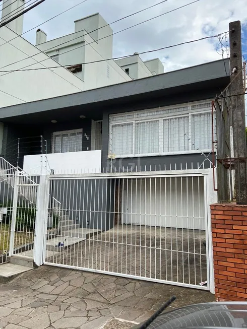 Foto 1 de Casa com 3 Quartos à venda, 241m² em Petrópolis, Porto Alegre