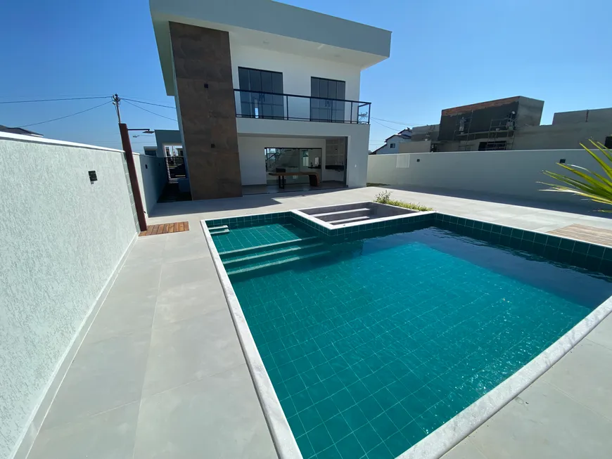 Foto 1 de Casa de Condomínio com 4 Quartos à venda, 210m² em Peró, Cabo Frio