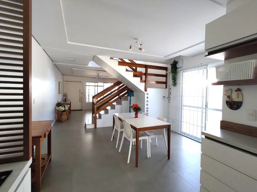 Foto 1 de Casa com 3 Quartos à venda, 181m² em Santa Mônica, Florianópolis