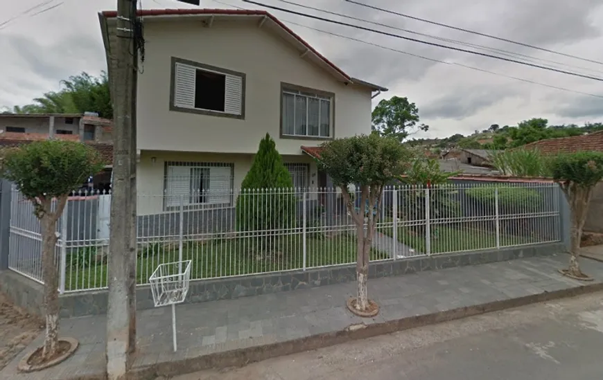 Foto 1 de Casa com 4 Quartos à venda, 200m² em Centro, Lambari