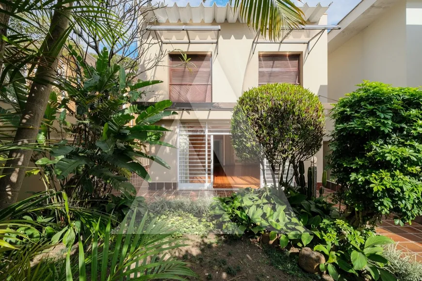Foto 1 de Casa com 5 Quartos para alugar, 231m² em Jardim Luzitânia, São Paulo