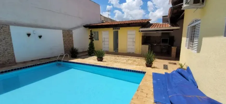 Foto 1 de Casa com 3 Quartos à venda, 360m² em Goiania 2, Goiânia