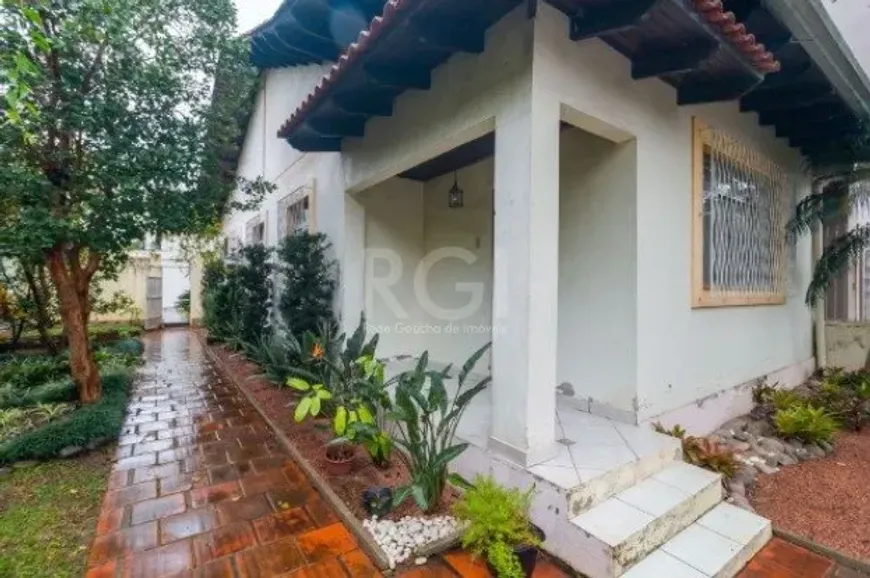 Foto 1 de Casa com 3 Quartos à venda, 150m² em Santa Maria Goretti, Porto Alegre