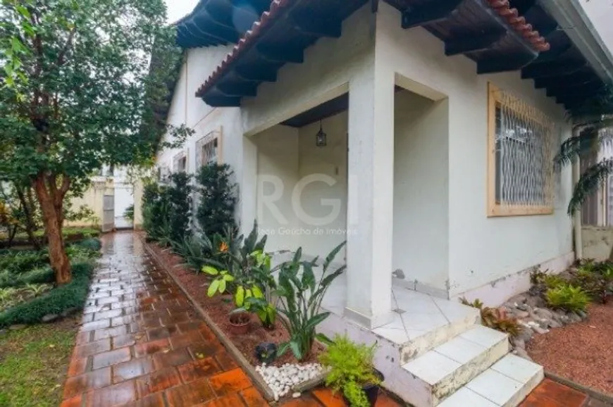 Foto 1 de Casa com 3 Quartos à venda, 151m² em Santa Maria Goretti, Porto Alegre