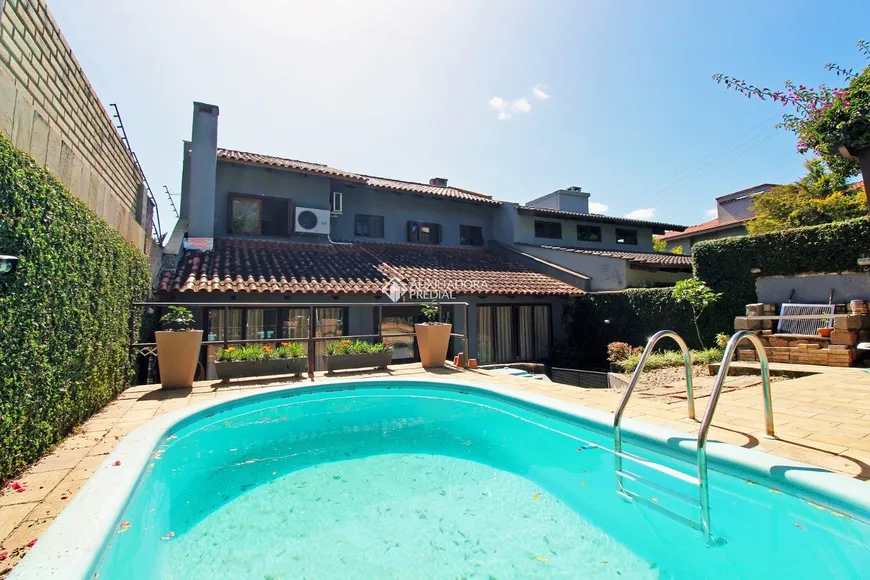 Foto 1 de Casa com 4 Quartos à venda, 195m² em Teresópolis, Porto Alegre