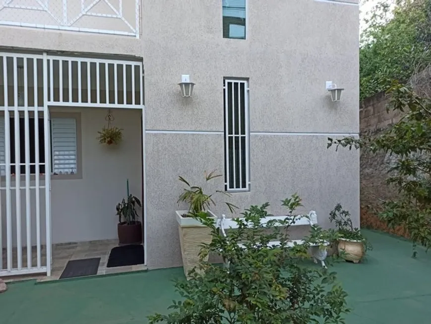 Foto 1 de Casa com 4 Quartos à venda, 167m² em Jardim Samambaia, Jundiaí