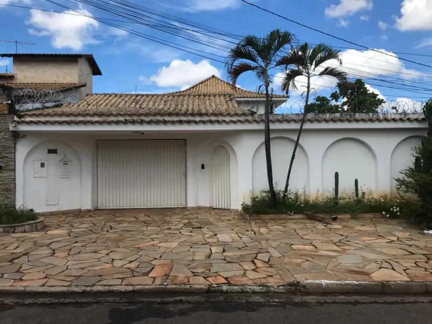 Foto 1 de Sobrado com 4 Quartos à venda, 371m² em Santa Genoveva, Goiânia