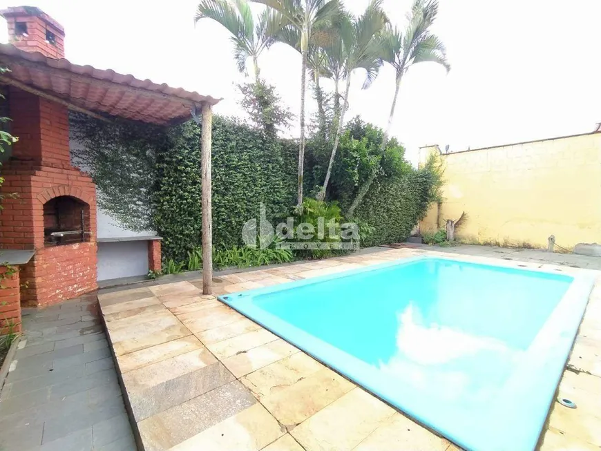 Foto 1 de Casa com 3 Quartos à venda, 153m² em Umuarama, Uberlândia