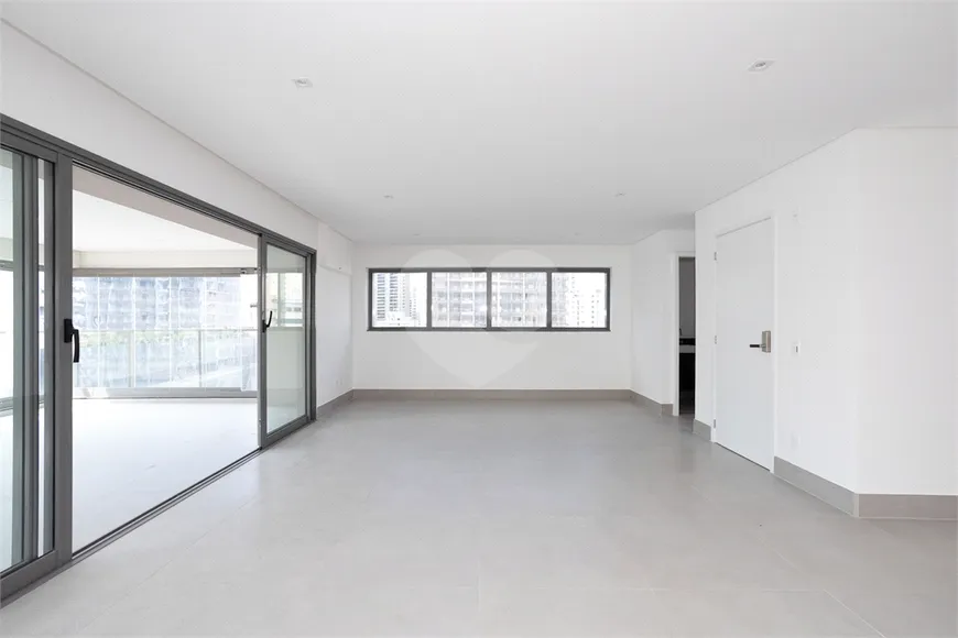 Foto 1 de Apartamento com 4 Quartos para alugar, 246m² em Itaim Bibi, São Paulo