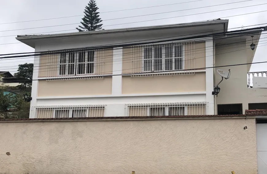 Foto 1 de Casa com 4 Quartos à venda, 200m² em Valparaiso, Petrópolis