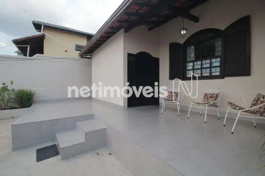 Foto 1 de Casa com 4 Quartos à venda, 132m² em Caiçaras, Belo Horizonte