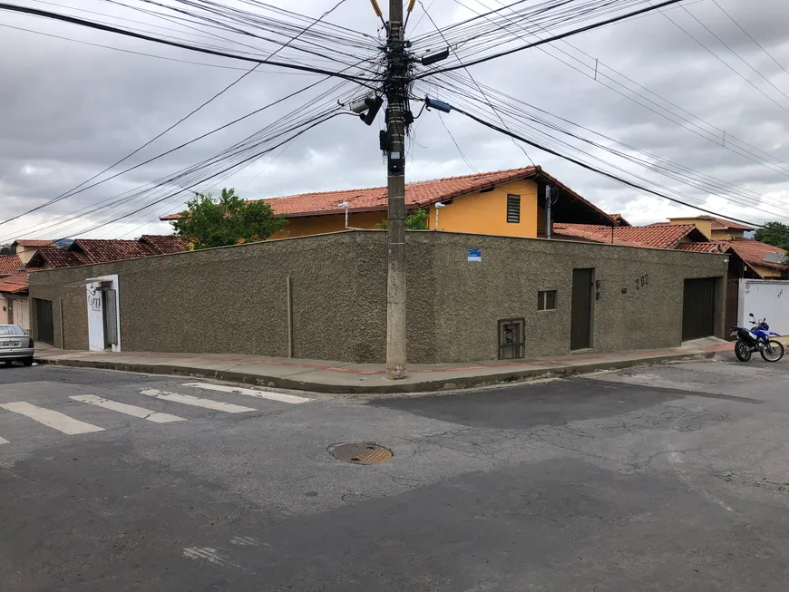 Foto 1 de Casa com 4 Quartos para alugar, 170m² em Novo Horizonte, Betim