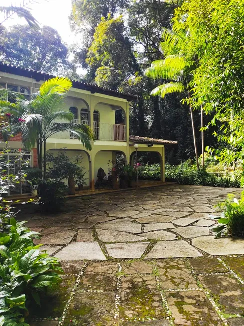 Foto 1 de Casa com 3 Quartos à venda, 318m² em Santa Genoveva, Goiânia