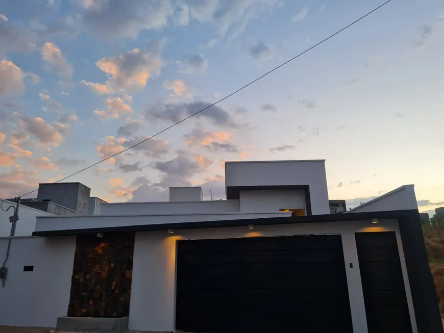 Foto 1 de Casa com 3 Quartos à venda, 148m² em Parque das Flores, Goiânia