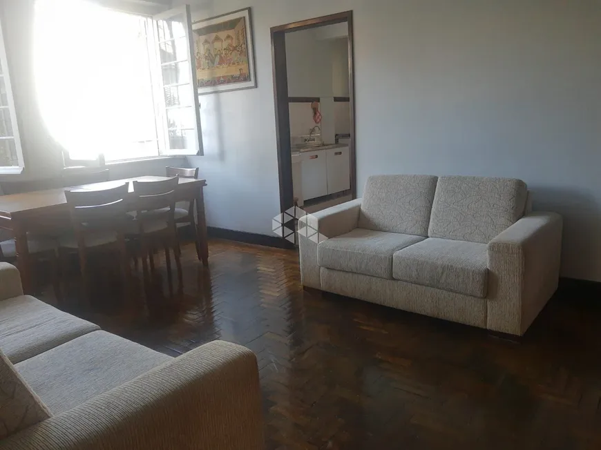 Foto 1 de Apartamento com 3 Quartos à venda, 95m² em Navegantes, Porto Alegre