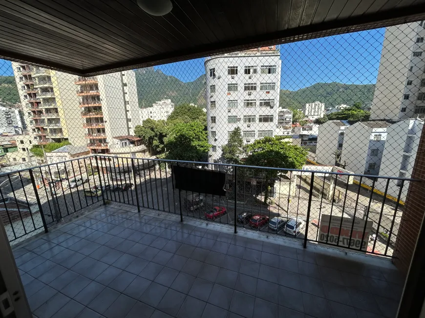 Foto 1 de Apartamento com 3 Quartos para alugar, 106m² em Grajaú, Rio de Janeiro