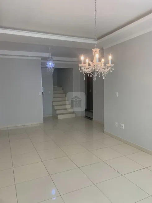 Foto 1 de Cobertura com 3 Quartos à venda, 204m² em Brasil, Uberlândia