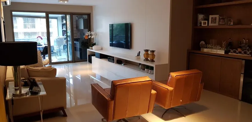 Foto 1 de Apartamento com 4 Quartos à venda, 223m² em Lagoa, Rio de Janeiro