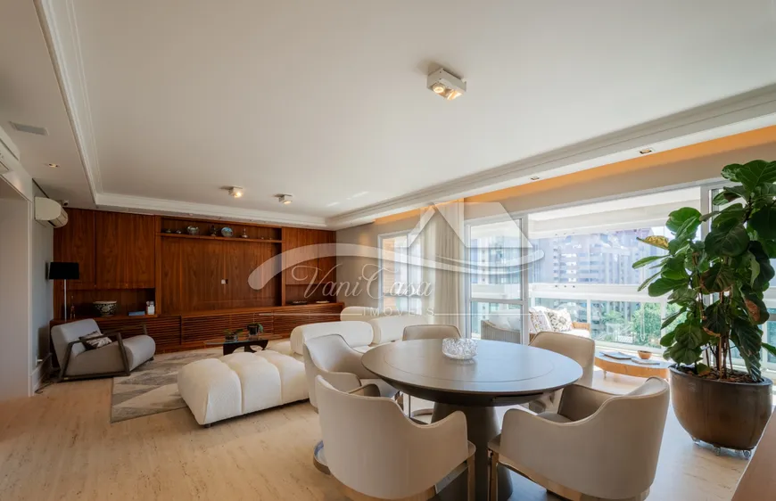 Foto 1 de Apartamento com 4 Quartos para alugar, 239m² em Cidade Monções, São Paulo