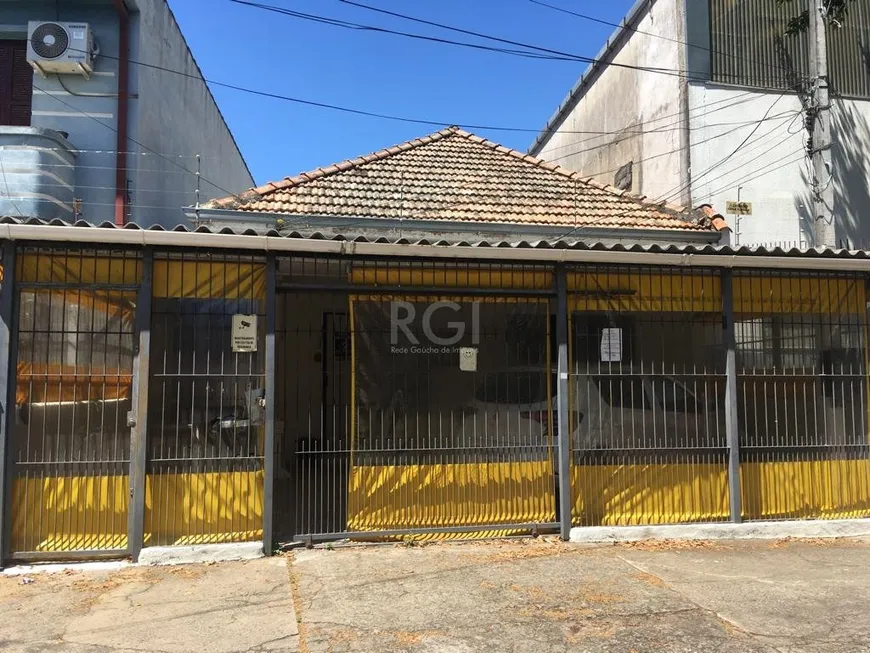 Foto 1 de Casa com 4 Quartos à venda, 204m² em Navegantes, Porto Alegre
