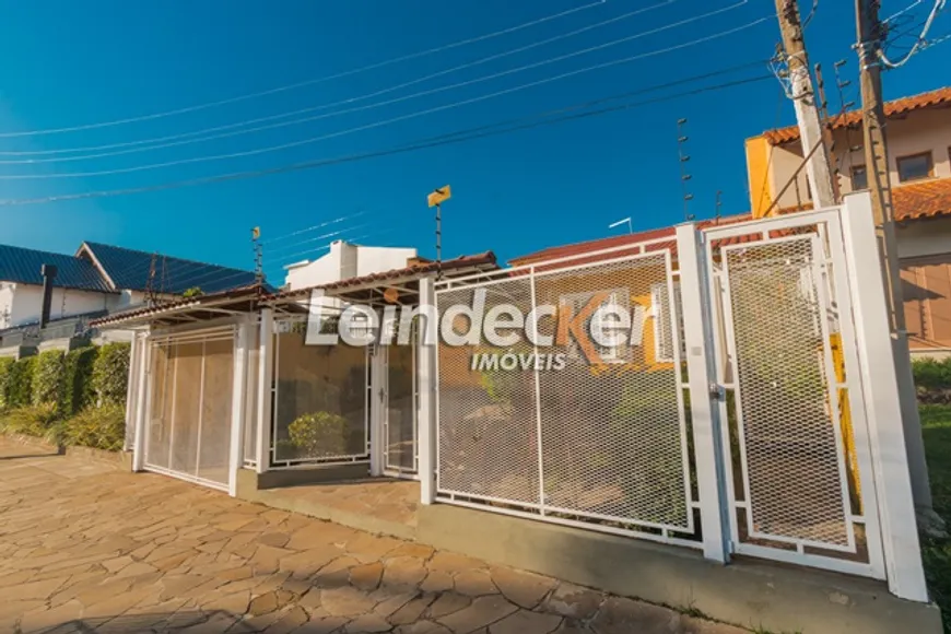 Foto 1 de Casa com 4 Quartos para alugar, 290m² em Espiríto Santo, Porto Alegre