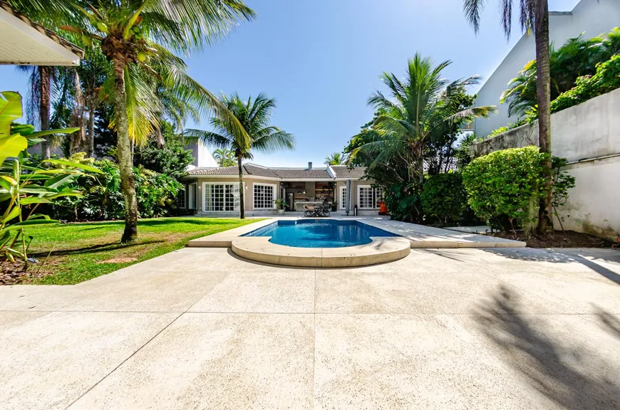 Foto 1 de Casa com 5 Quartos para venda ou aluguel, 980m² em Barra da Tijuca, Rio de Janeiro