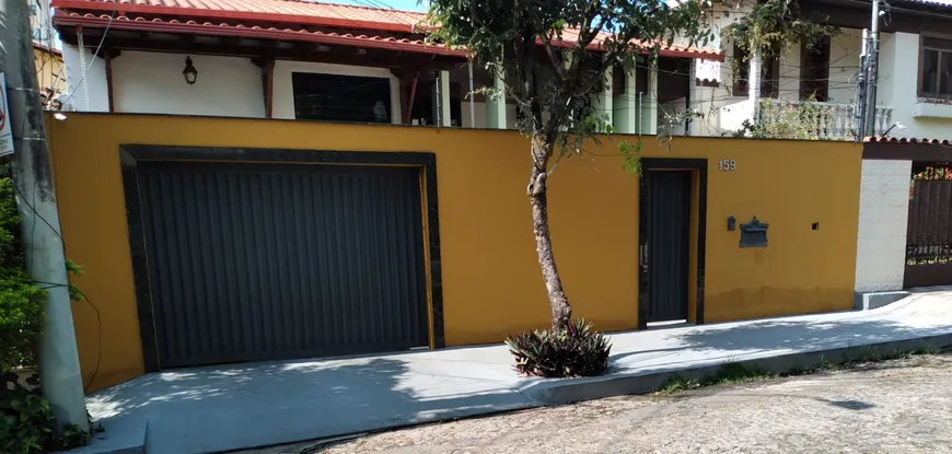 Foto 1 de Casa com 4 Quartos à venda, 330m² em São José, Belo Horizonte