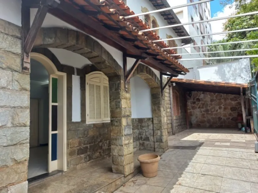 Foto 1 de Casa com 4 Quartos à venda, 300m² em Nova Suíssa, Belo Horizonte