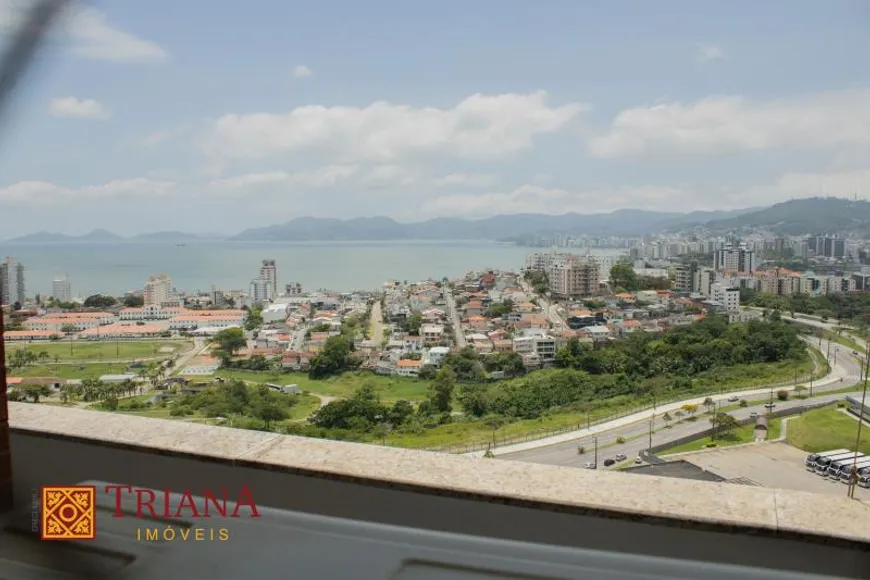 Foto 1 de Apartamento com 2 Quartos à venda, 81m² em Capoeiras, Florianópolis