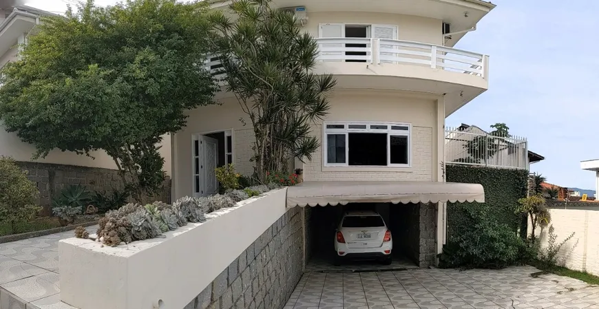 Foto 1 de Casa com 5 Quartos à venda, 320m² em Coqueiros, Florianópolis