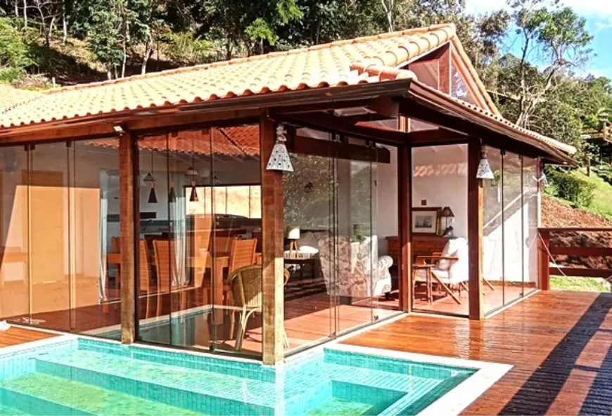 Foto 1 de Casa de Condomínio com 4 Quartos à venda, 150m² em Cuiaba, Petrópolis