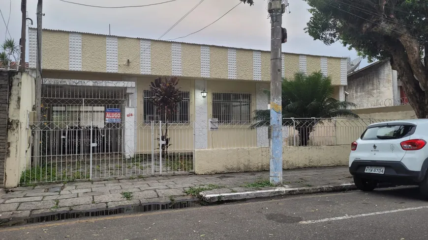 Foto 1 de Casa com 3 Quartos à venda, 210m² em Centro, Campos dos Goytacazes