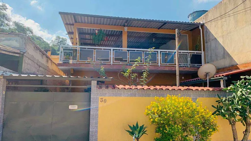 Foto 1 de Casa com 2 Quartos à venda, 114m² em Fragoso, Magé