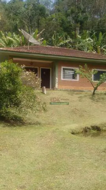 Foto 1 de Fazenda/Sítio com 3 Quartos à venda, 150m² em Zona Rural, São Bento do Sapucaí