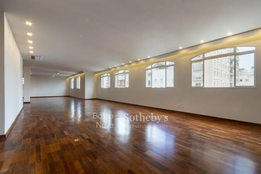 Foto 1 de Apartamento com 3 Quartos à venda, 325m² em Itaim Bibi, São Paulo