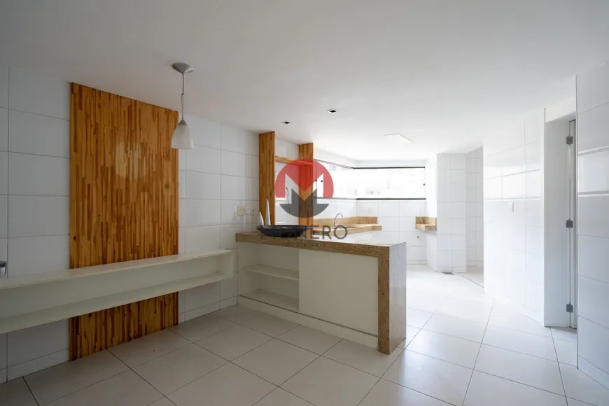 Foto 1 de Apartamento com 3 Quartos à venda, 210m² em Meireles, Fortaleza