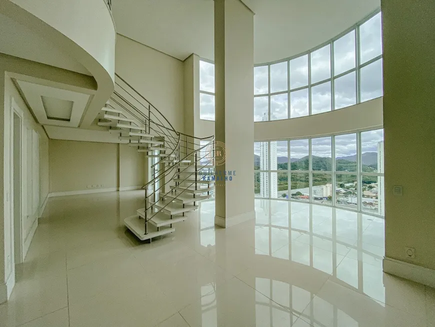 Foto 1 de Apartamento com 3 Quartos à venda, 240m² em Quadra Mar Centro, Balneário Camboriú