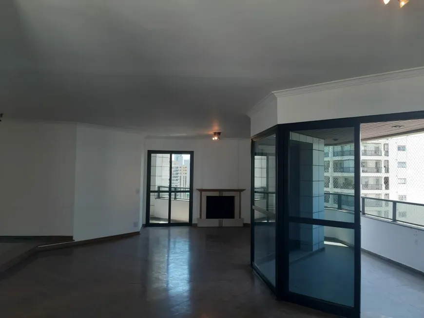 Foto 1 de Apartamento com 3 Quartos para alugar, 212m² em Vila Uberabinha, São Paulo